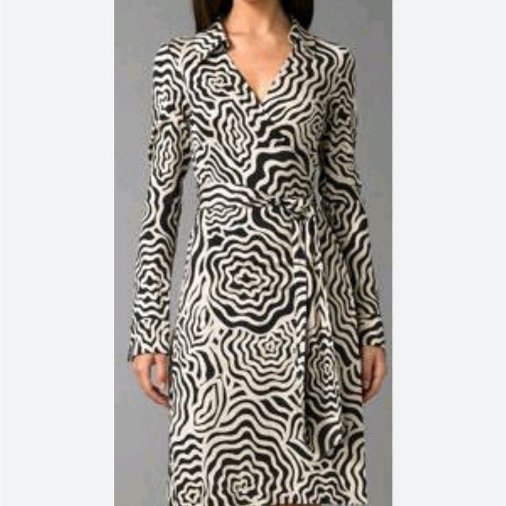 Diane Von Furstenberg Black and Cream Patterned Dress - Picture 5 of 10